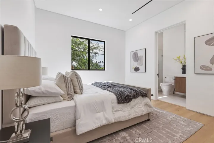 22816 Erwin, Woodland Hills, California 91367