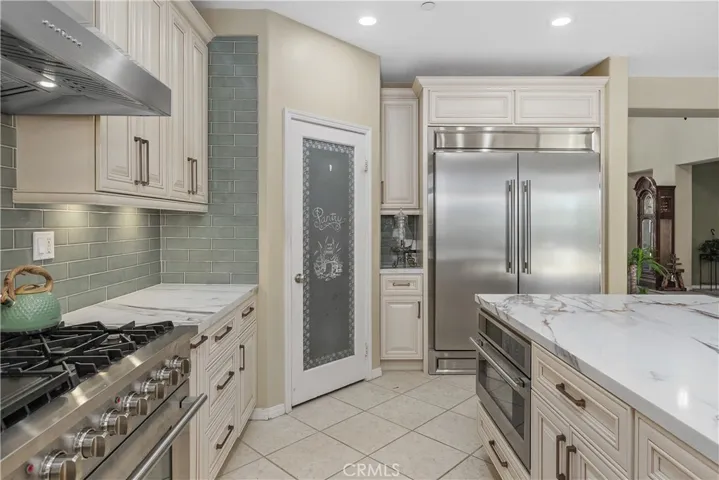 9479 Lost Grove, Riverside, California 92508