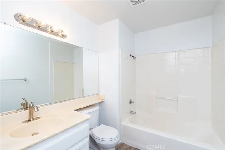 11410 Brookshire 319, Downey, California 90241