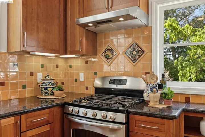 3635 Majestic Ave, Oakland, California 94605