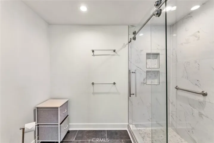 1338 Harvard C, Santa Monica, California 90404