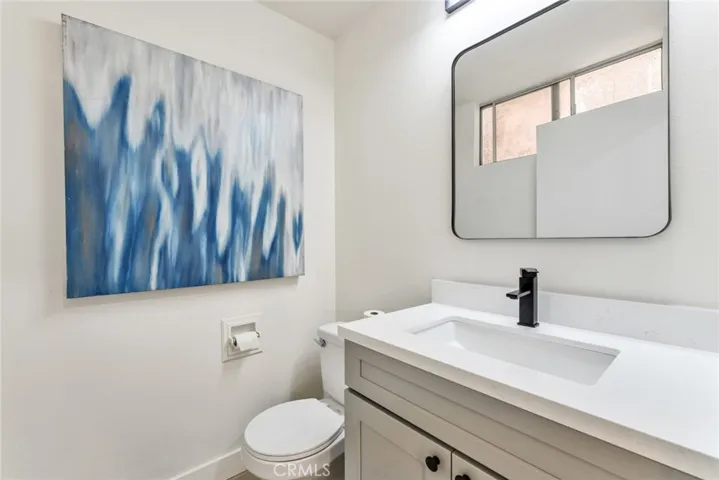 1338 Harvard C, Santa Monica, California 90404