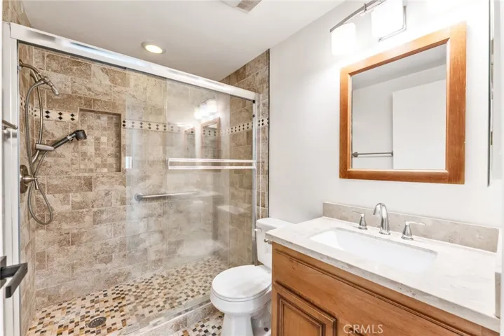 1338 Harvard C, Santa Monica, California 90404