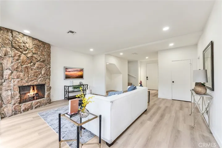 1338 Harvard C, Santa Monica, California 90404