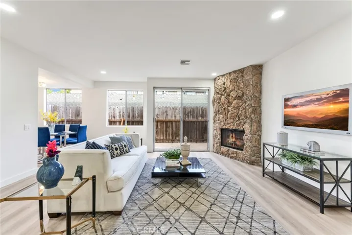 1338 Harvard C, Santa Monica, California 90404