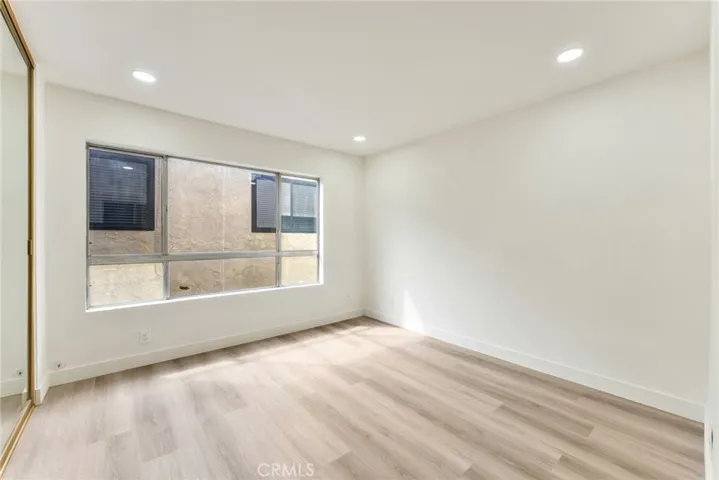 1338 Harvard C, Santa Monica, California 90404