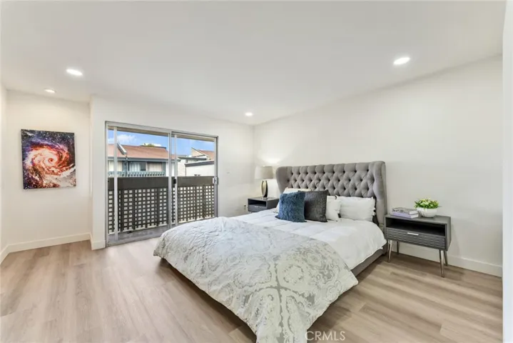 1338 Harvard C, Santa Monica, California 90404