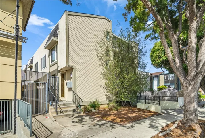 1338 Harvard C, Santa Monica, California 90404