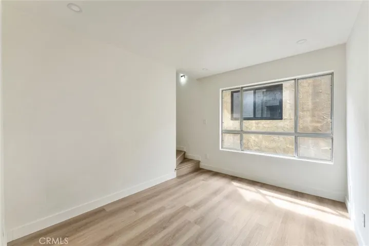 1338 Harvard C, Santa Monica, California 90404