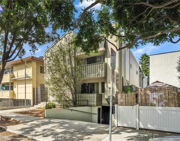 1338 Harvard C, Santa Monica, California 90404