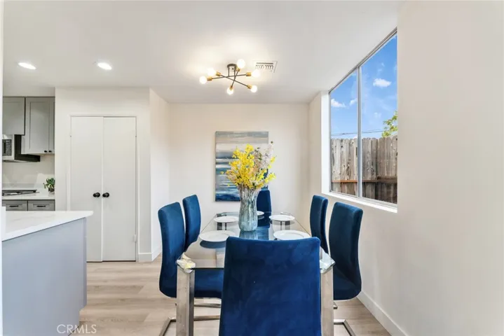 1338 Harvard C, Santa Monica, California 90404