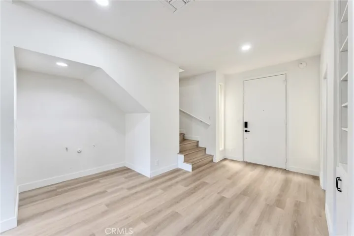 1338 Harvard C, Santa Monica, California 90404