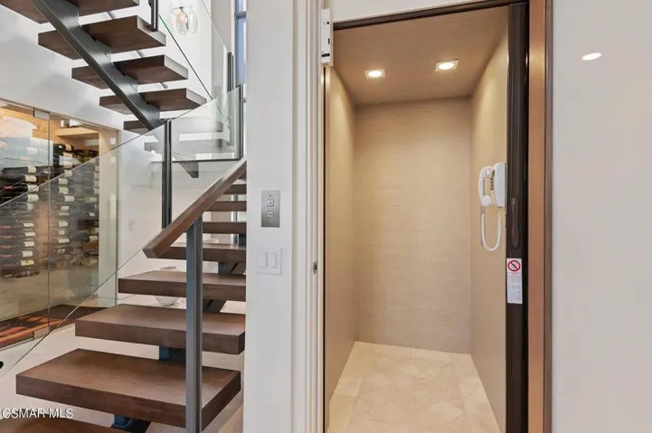 7-web-or-mls-07 - Elevator