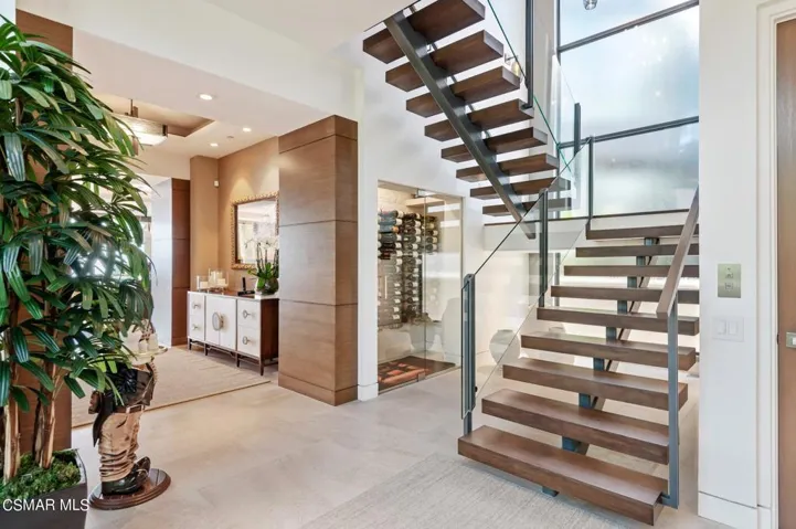 6-web-or-mls-06 - Stairs