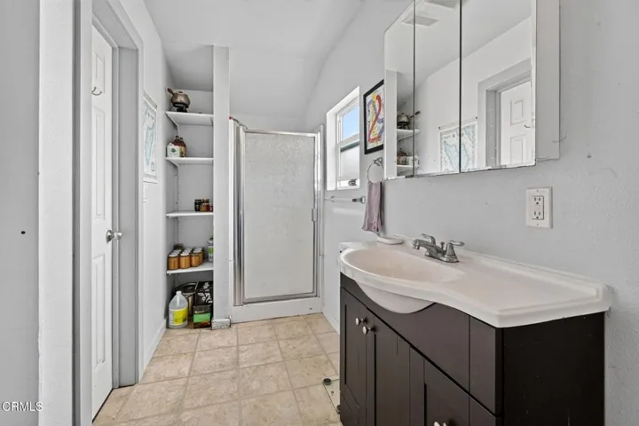 13. Unit B Bathroom