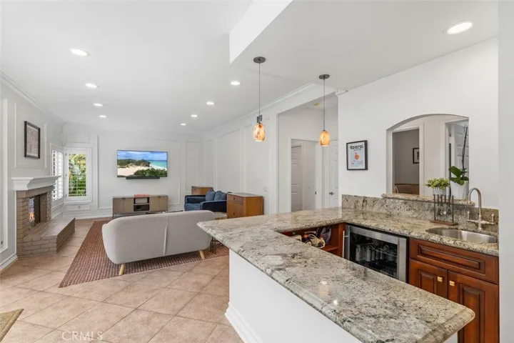 family room w/ fireplace
