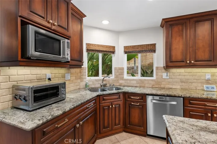 22241 Dardenne, Calabasas, California 91302
