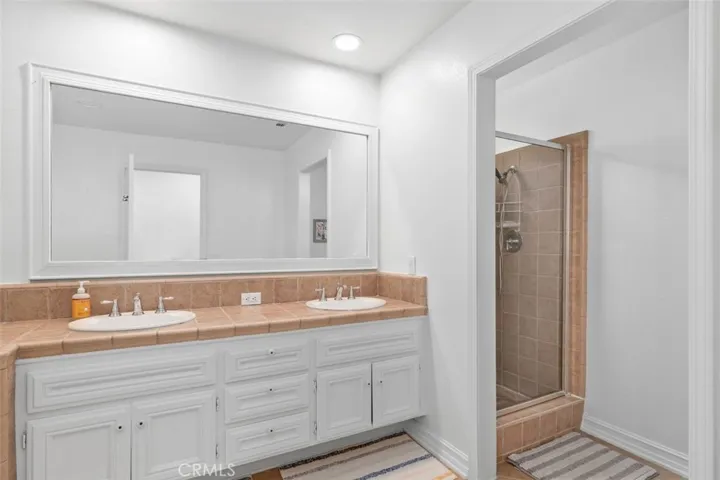 secondary bathroom