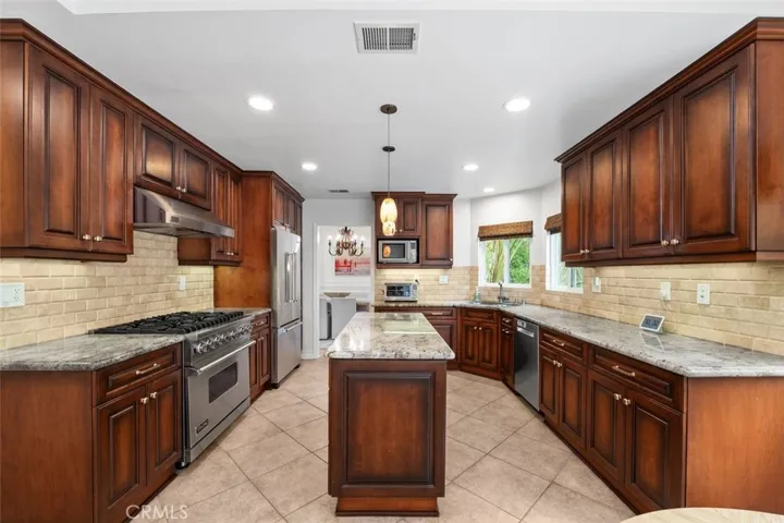 22241 Dardenne, Calabasas, California 91302