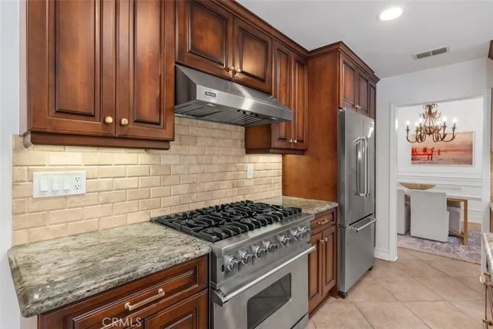 22241 Dardenne, Calabasas, California 91302