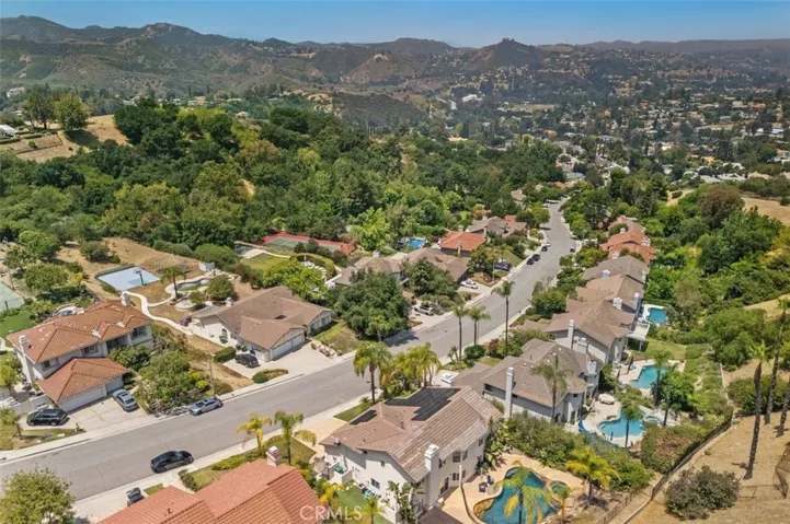 22241 Dardenne, Calabasas, California 91302