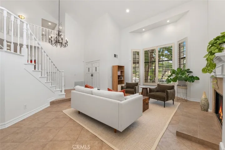 22241 Dardenne, Calabasas, California 91302