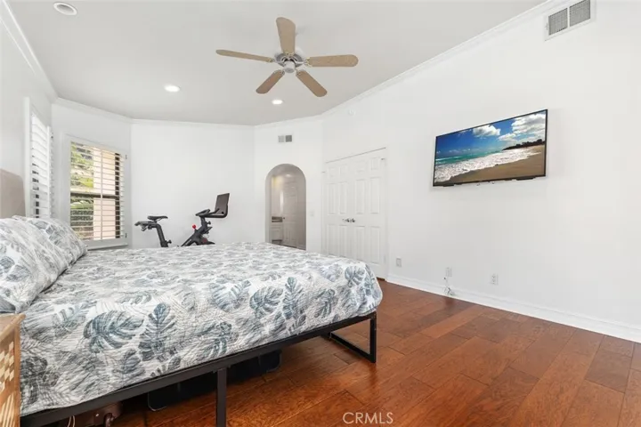 22241 Dardenne, Calabasas, California 91302