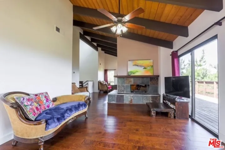 Living room with open fireplac