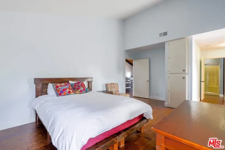 Masteer bedroom
