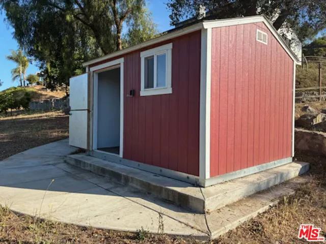 Tuff sed with foundation