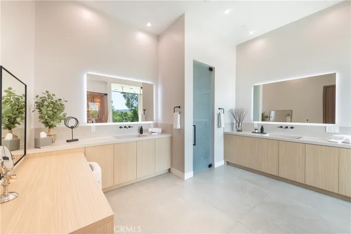 17977 Medley Drive, Encino, California 91316