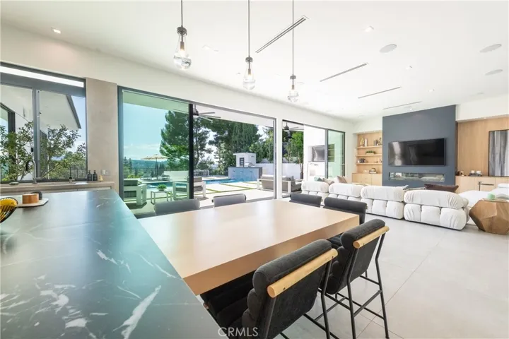 17977 Medley Drive, Encino, California 91316