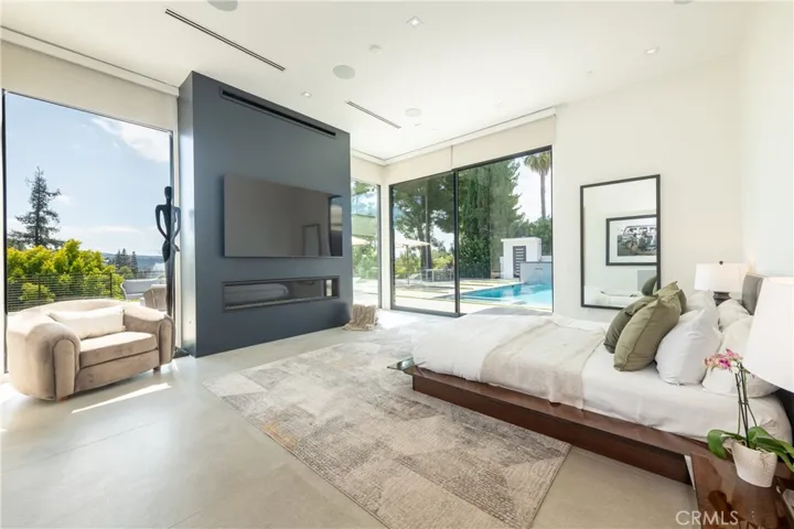 17977 Medley Drive, Encino, California 91316