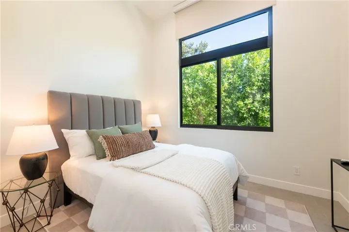17977 Medley Drive, Encino, California 91316