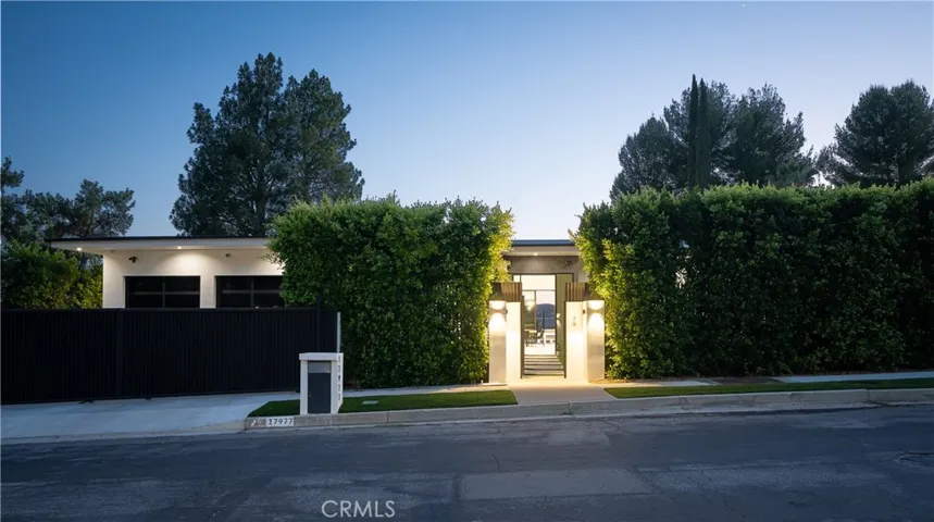 17977 Medley Drive, Encino, California 91316