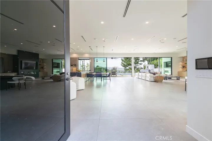 17977 Medley Drive, Encino, California 91316