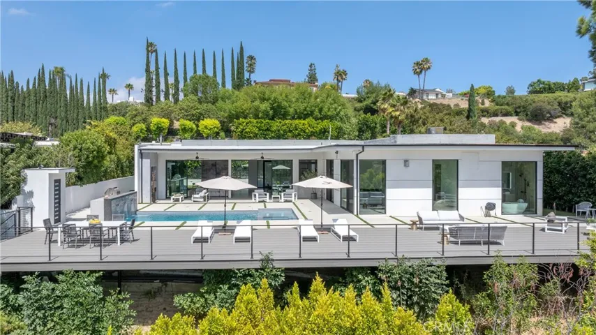 17977 Medley Drive, Encino, California 91316