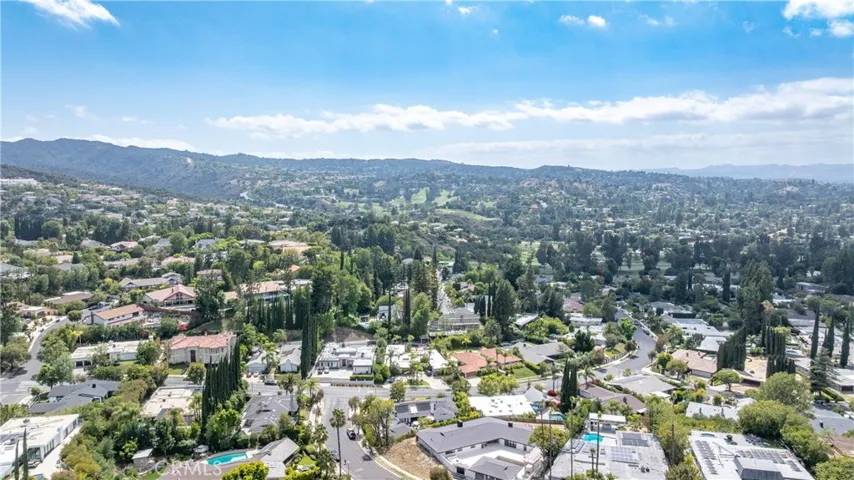 17977 Medley Drive, Encino, California 91316