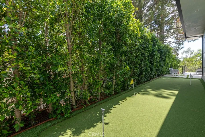 17977 Medley Drive, Encino, California 91316
