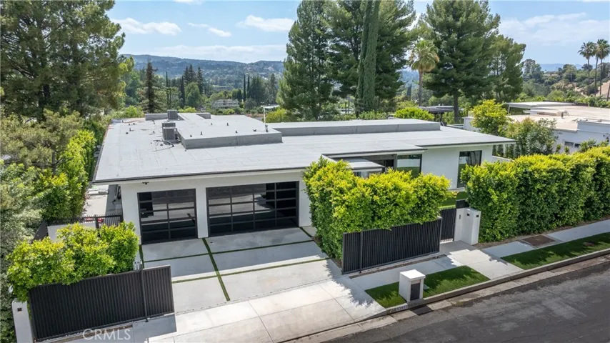 17977 Medley Drive, Encino, California 91316