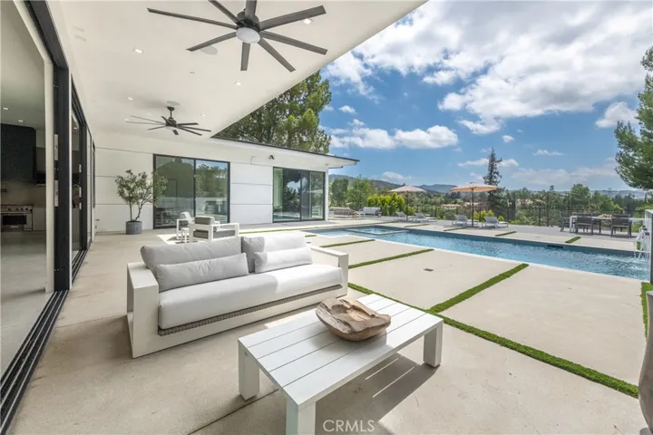 17977 Medley Drive, Encino, California 91316
