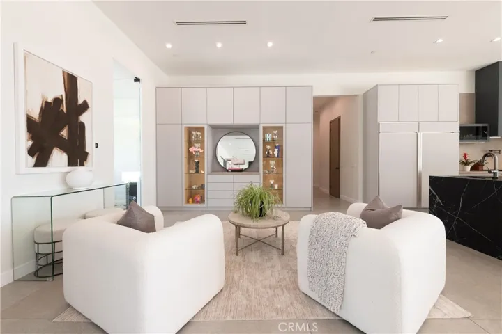 17977 Medley Drive, Encino, California 91316