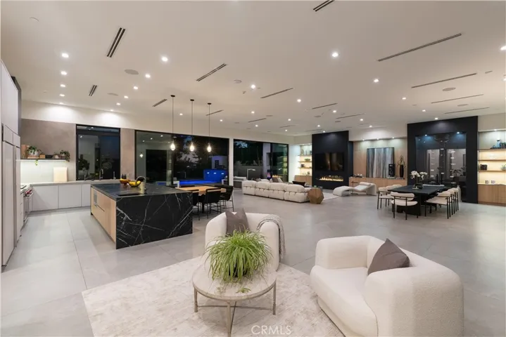17977 Medley Drive, Encino, California 91316