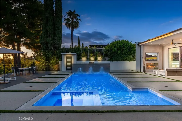 17977 Medley Drive, Encino, California 91316