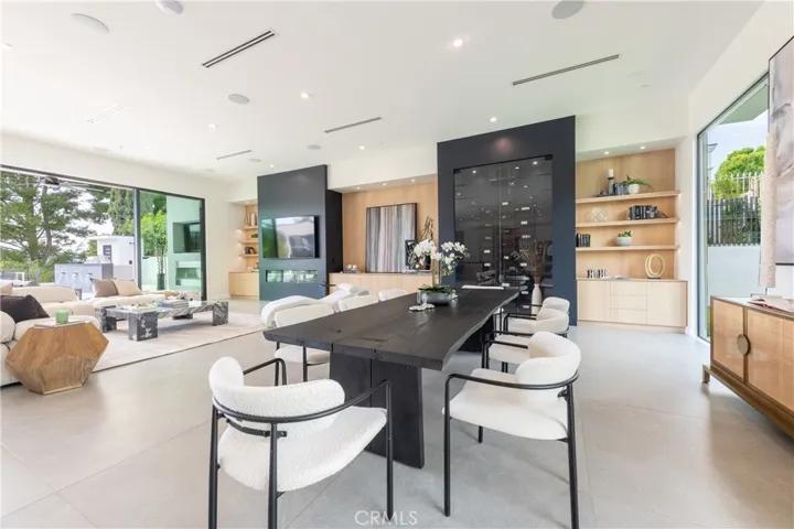17977 Medley Drive, Encino, California 91316