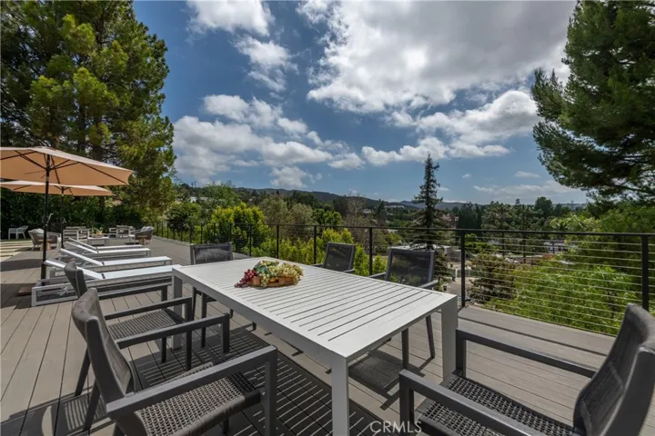 17977 Medley Drive, Encino, California 91316