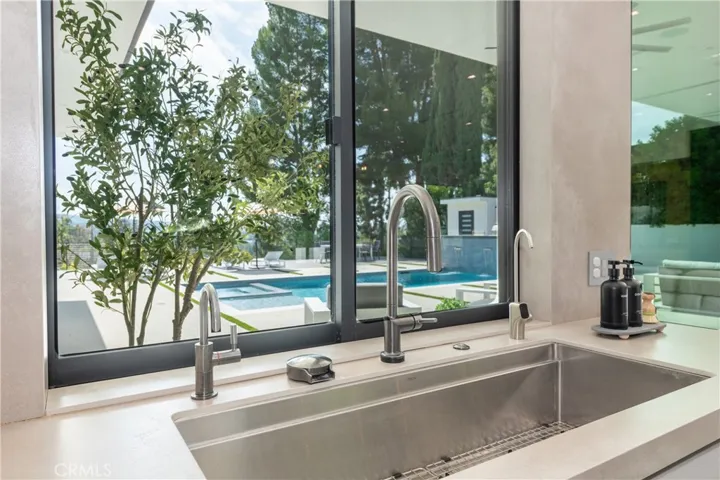 17977 Medley Drive, Encino, California 91316