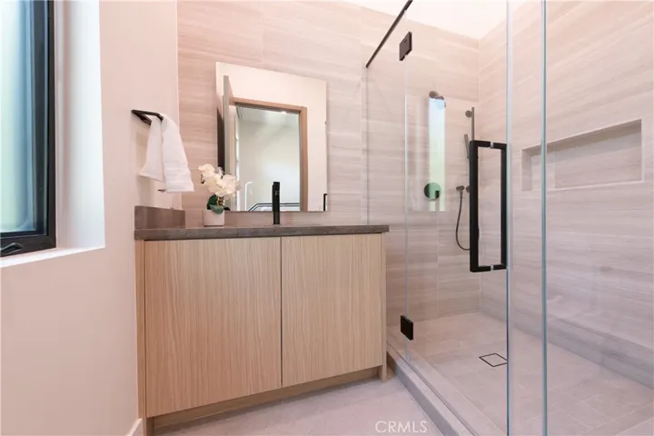 17977 Medley Drive, Encino, California 91316