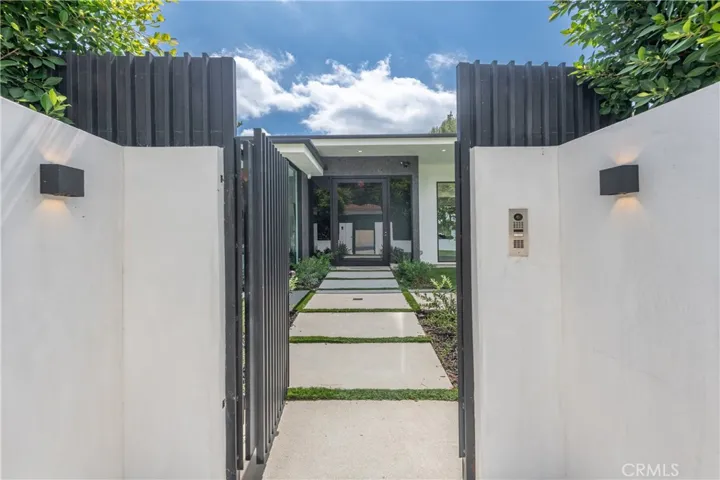 17977 Medley Drive, Encino, California 91316