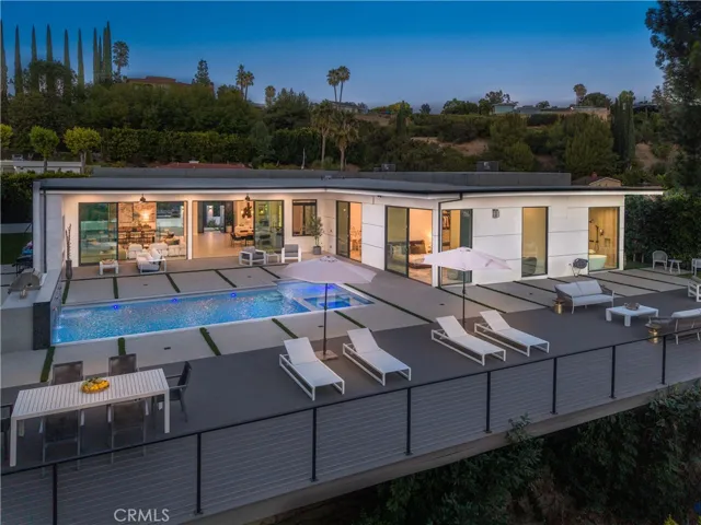 17977 Medley Drive, Encino, California 91316
